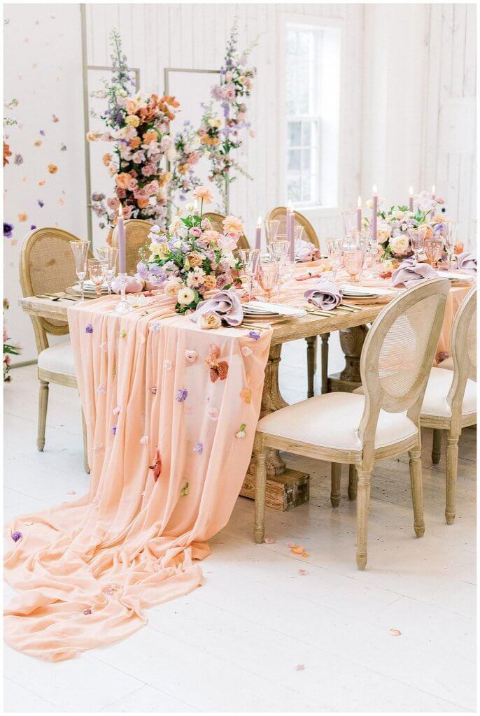 4 elementos que no pueden faltar en tu boda romántica. 3 Boda romantica 2 pachangapartystudio 686x1024 1