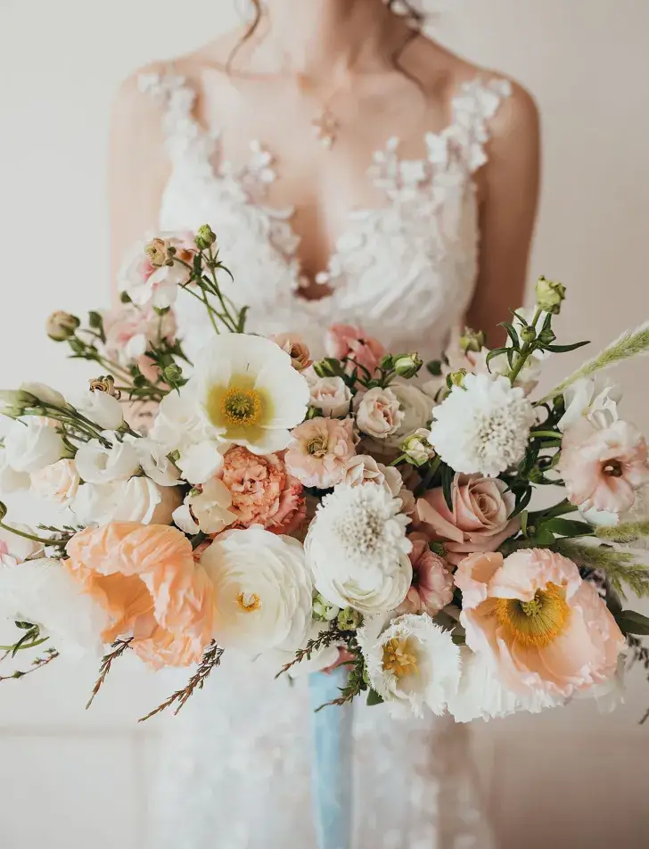4 elementos que no pueden faltar en tu boda romántica. 1 Ramo romantico pachanga party studio boda